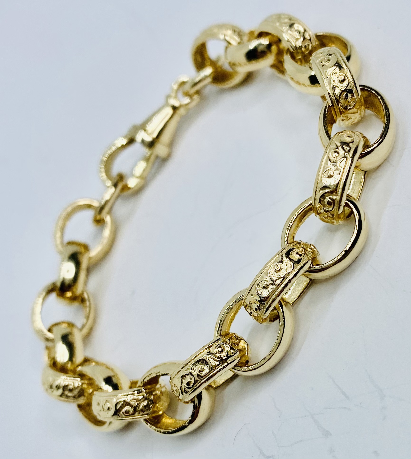 9ct, 19cm Solid Oval Belcher Bracelet With Diamond Padlock | Stewart Dawsons